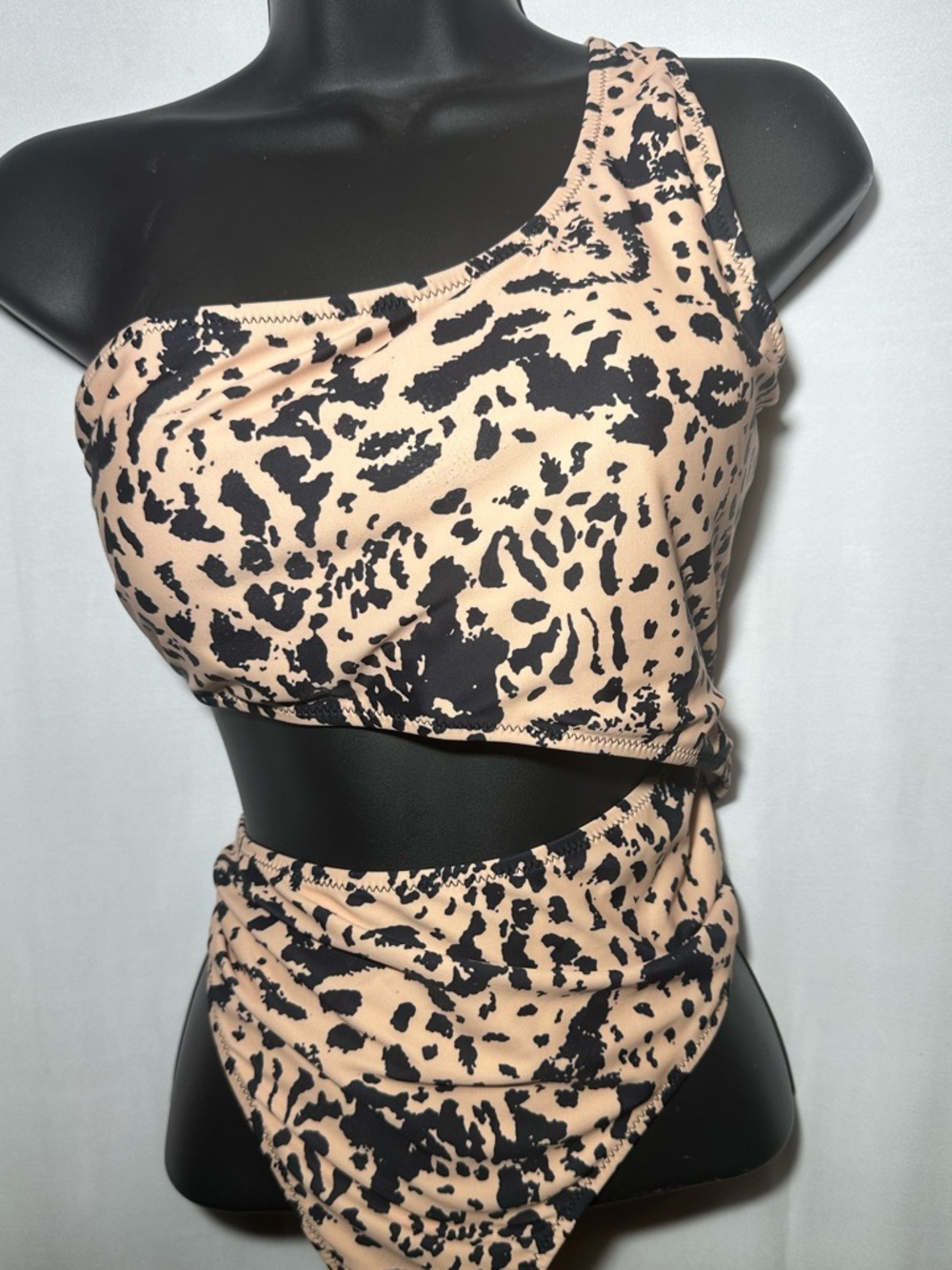 Beach Riot One-Piece One-Shoulder Waist Cutout XL Leopard Free Shipping.